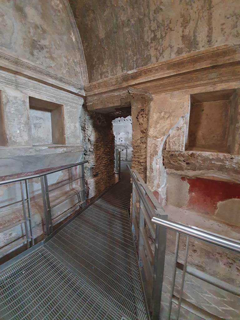 VII.1.8 Pompeii. July 2021. South-east corner of women’s changing room 11, with doorway to tepidarium 10, in centre.  
Foto Annette Haug, ERC Grant 681269 DÉCOR
