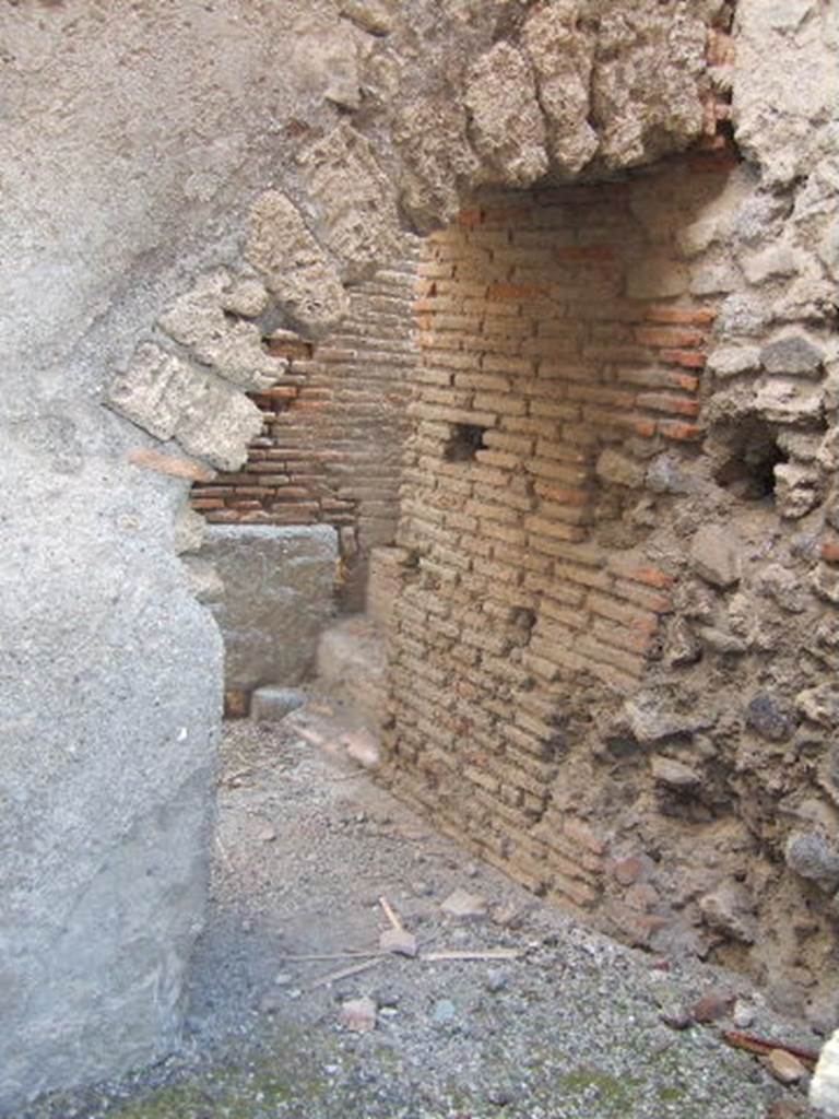 VII.1.15 Pompeii. September 2005. Looking south from entrance doorway to steps to water tanks 6 and praefurnium 7.