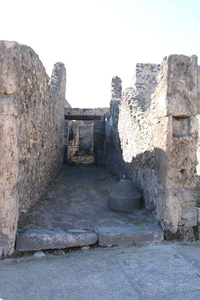 VII.1.18 Pompeii. December 2018. 
Looking west to entrance doorway. Photo courtesy of Aude Durand.
