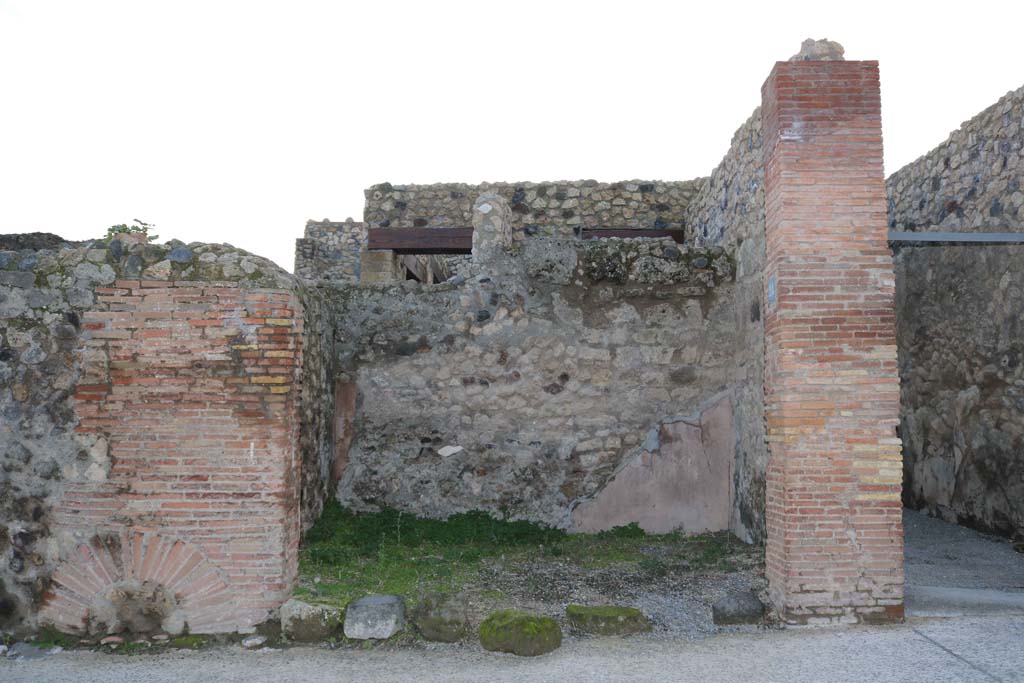 VII.1.24 Pompeii. December 2018. Looking west towards entrance doorway. Photo courtesy of Aude Durand.