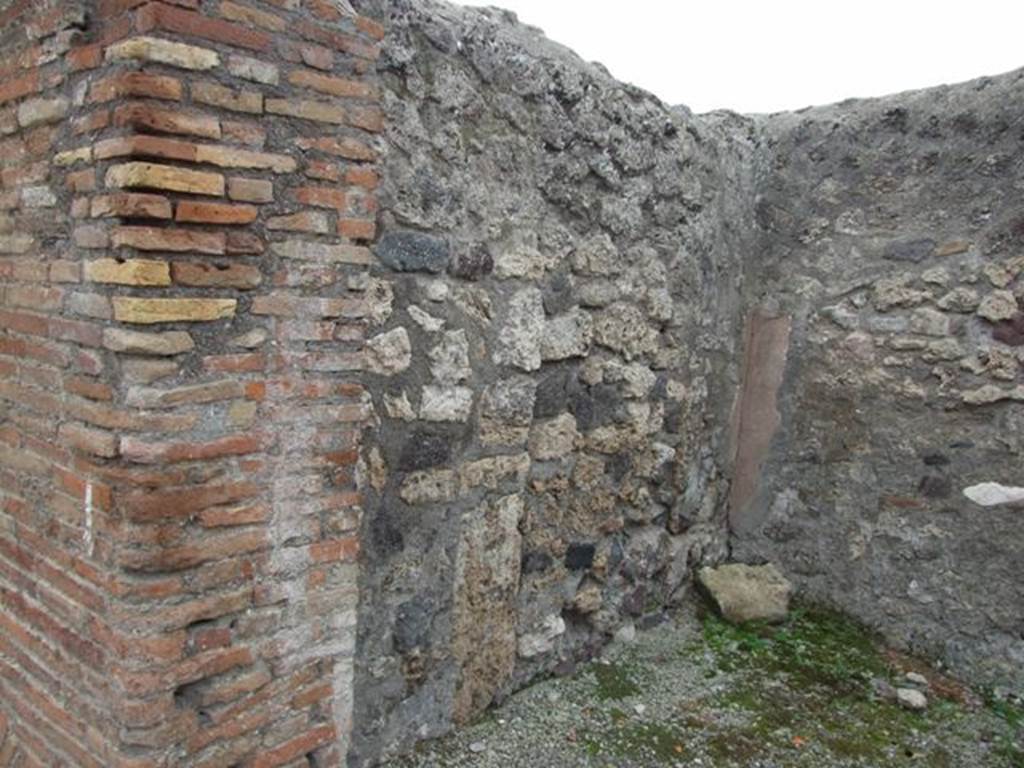 VII.1.24 Pompeii.  Shop.  December 2007.  South wall.