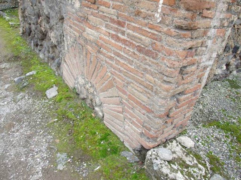 VII.1.24 Pompeii. December 2007.  Base of pilaster to south of entrance.