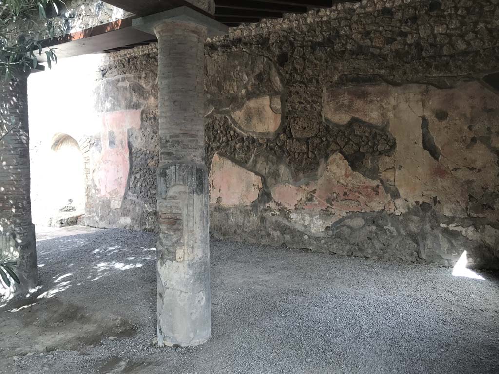 VII.1.25 Pompeii. April 2019. Peristyle 31, looking towards north wall. Photo courtesy of Rick Bauer.