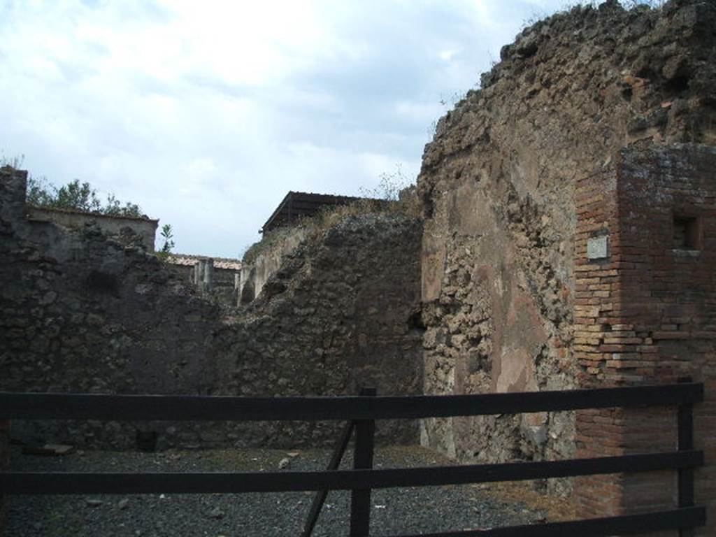 VII.1.26 Pompeii. May 2005. Looking west to entrance doorway.  

