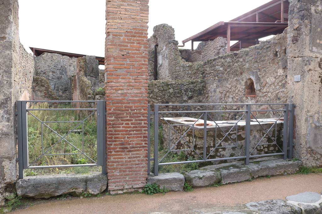 VII.1.38, Pompeii on left, and VII.1.39, on right. December 2018. Looking south to entrances. Photo courtesy of Aude Durand.