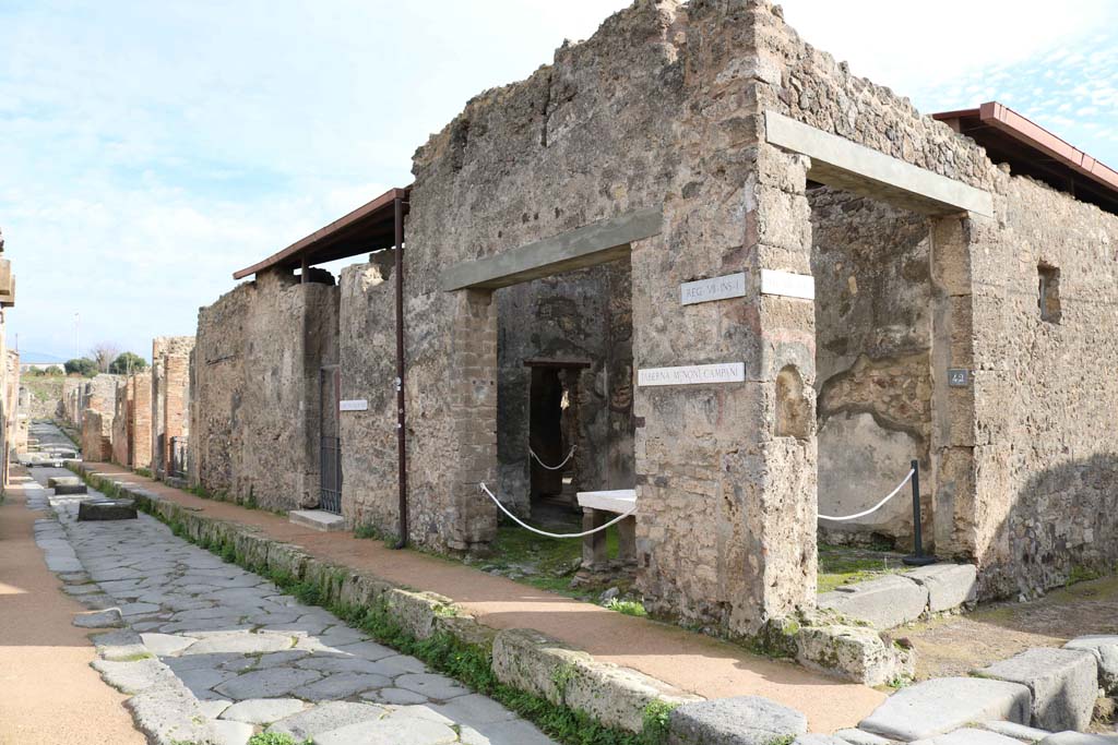 VII.1.41, Pompeii, in centre.  December 2018. 
Looking east on Via degli Augustali, with second linked doorway at VII.1.42 on Vicolo del Lupanare, on right. Photo courtesy of Aude Durand.
