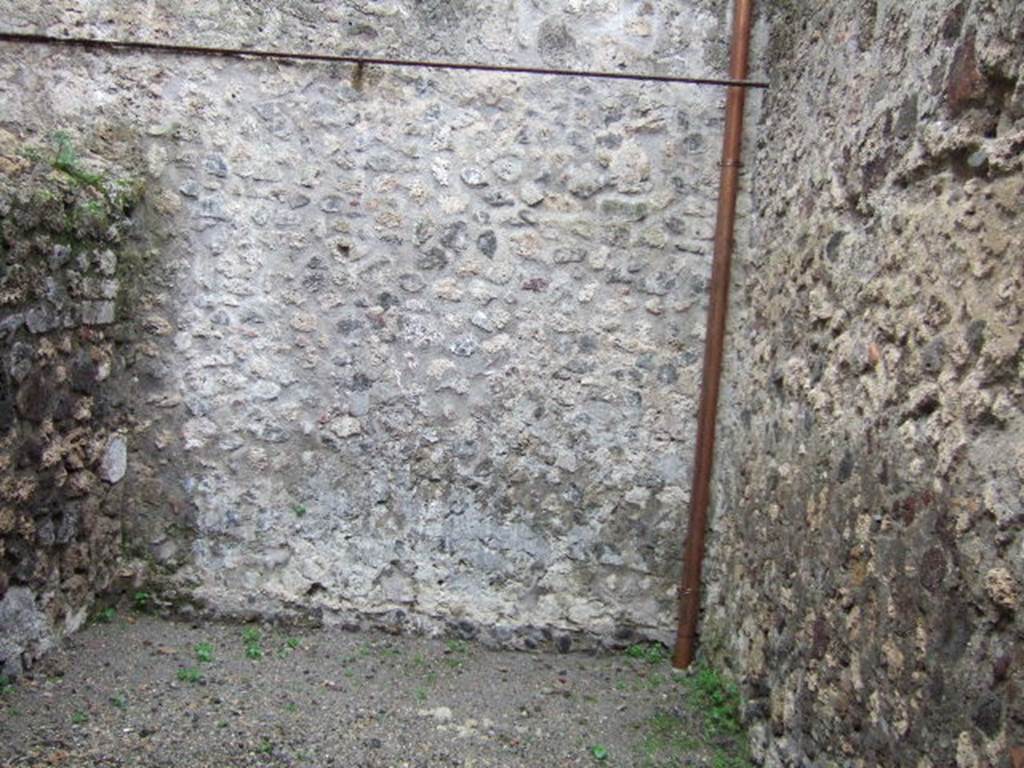 VII.1.46 Pompeii. December 2005. South wall of cubiculum “b”.