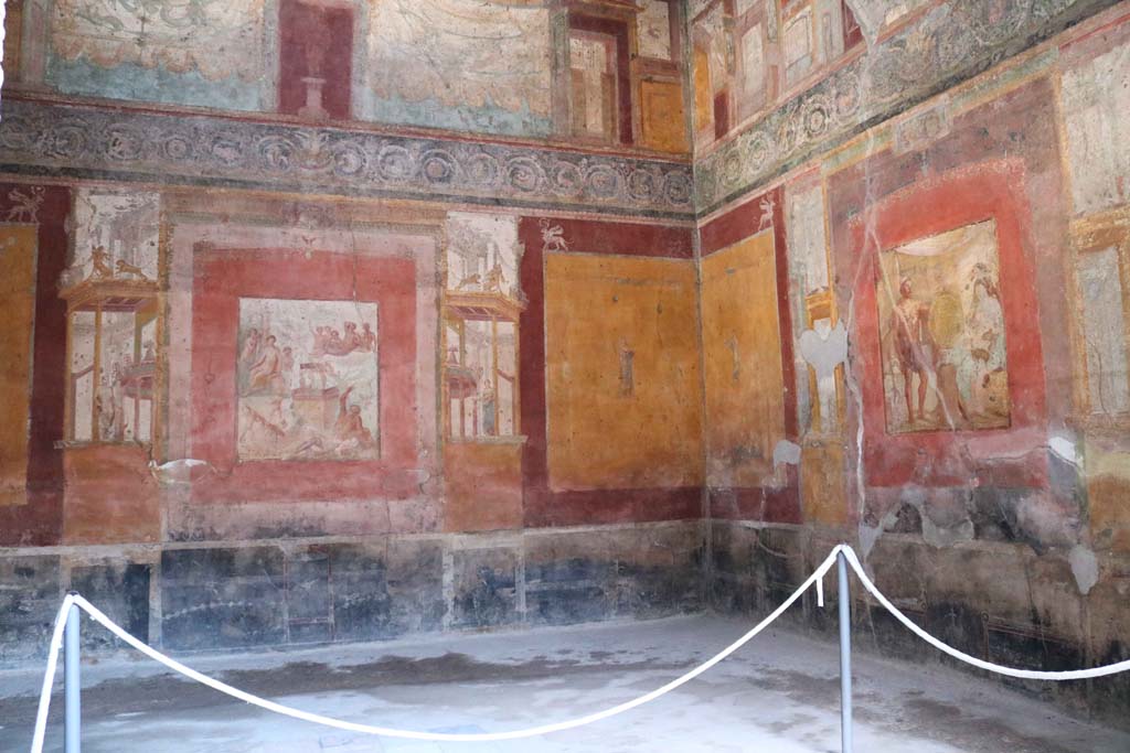 VII.1.47 Pompeii, May 2018. Exedra 10, upper north-east corner. Photo courtesy of Buzz Ferebee.

 

