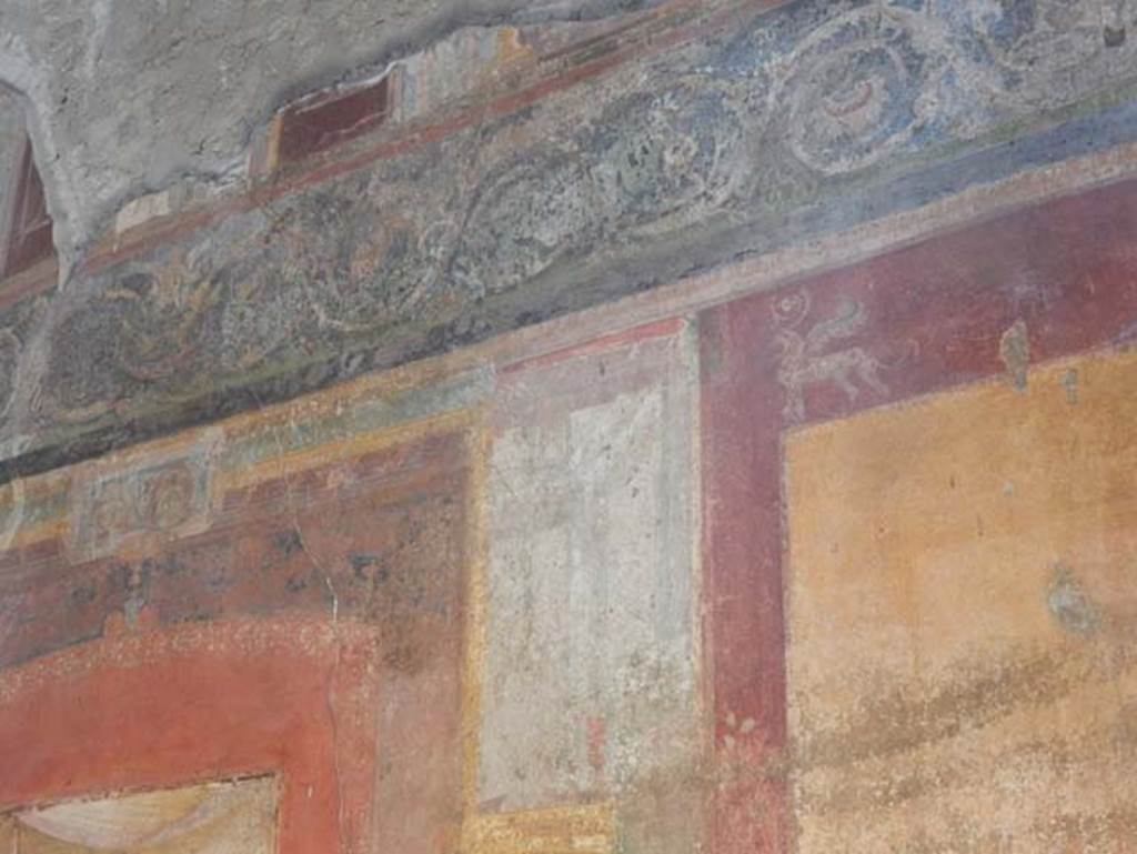 VII.1.47 Pompeii. May 2017. Exedra 10, painted decoration from south end of east wall. Photo courtesy of Buzz Ferebee. 
