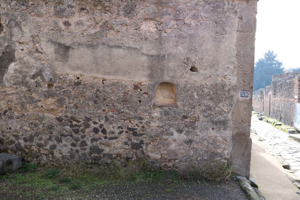 VII.1.49, Pompeii. December 2018. South wall with arched niche. Photo courtesy of Aude Durand.
