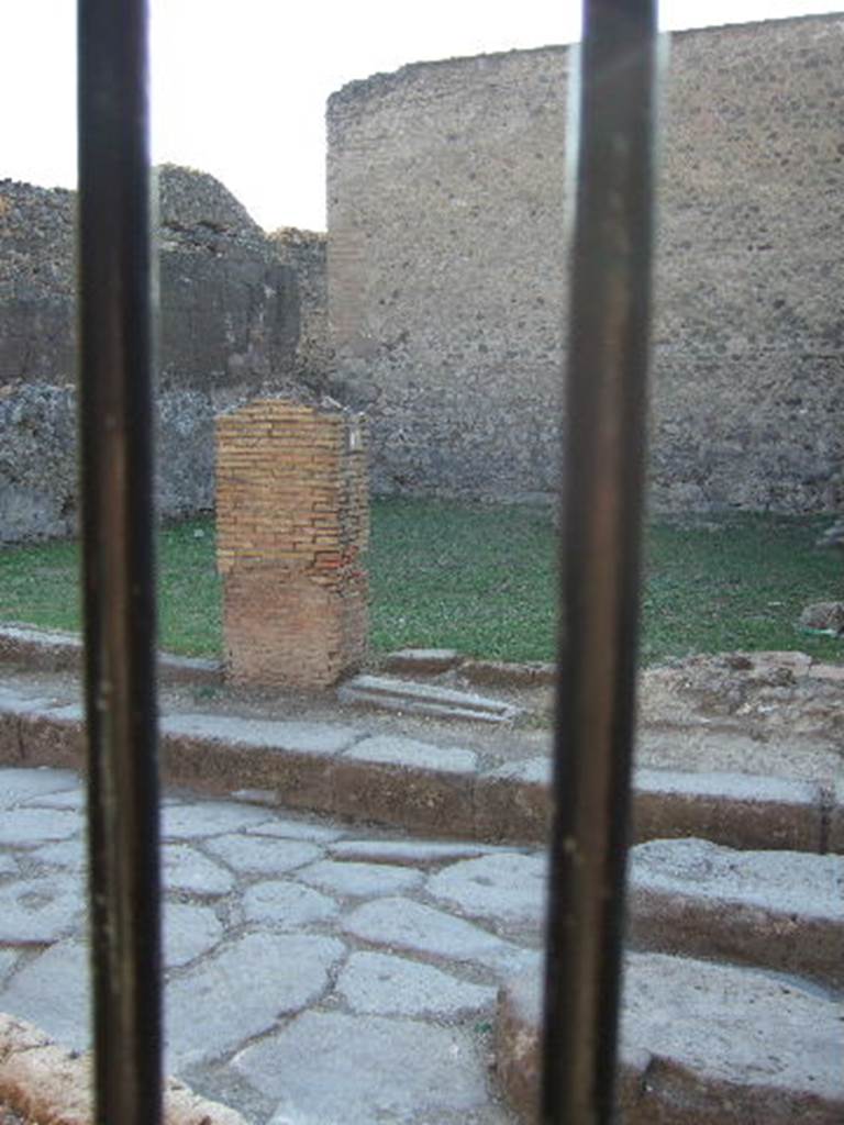 VII.1.50 Pompeii. December 2006. Looking west from inside, looking out from corridor J onto Vicolo del Lupanare.