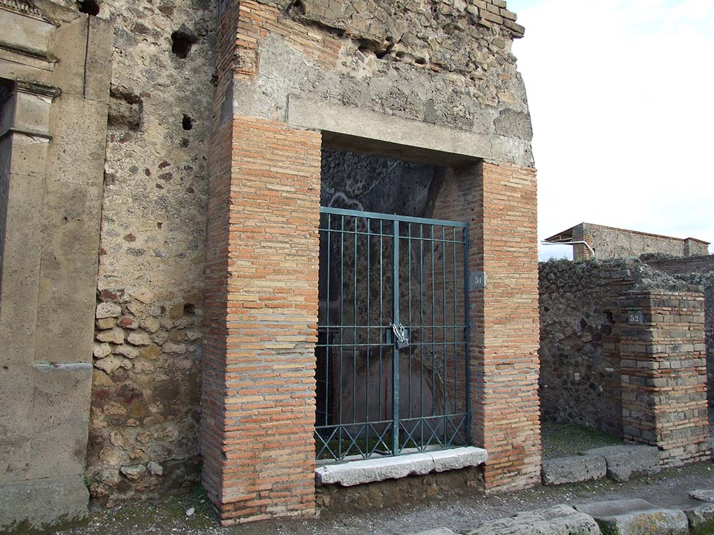 VII.1.51 Pompeii. December 2006. Entrance to corridor H. This leads to the north-west corner of gymnasium C of the Stabian Baths.