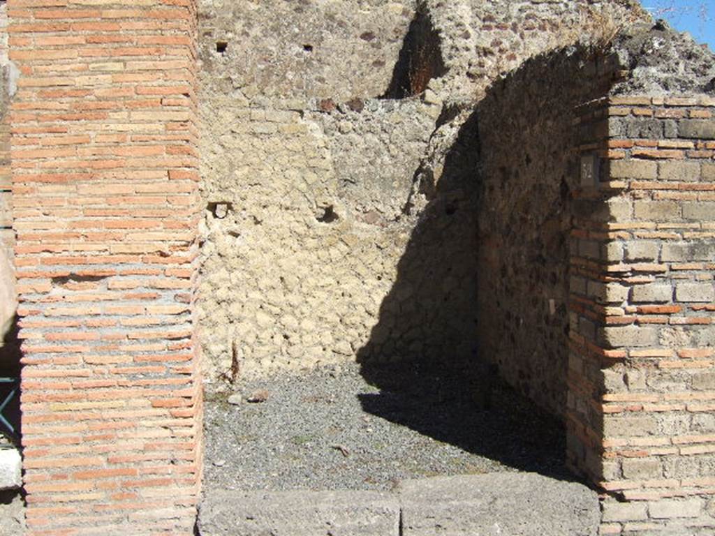 VII.1.52 Pompeii. September 2005.  Entrance, looking east.