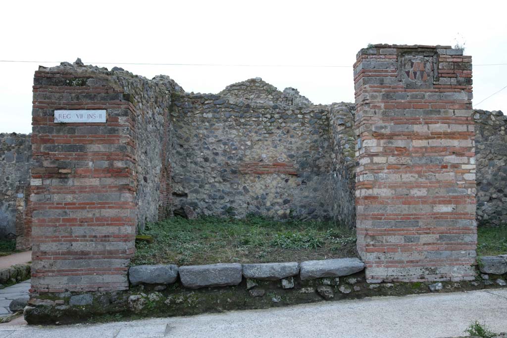VII.2.1 Pompeii. December 2018. Looking west towards entrance doorway. Photo courtesy of Aude Durand.