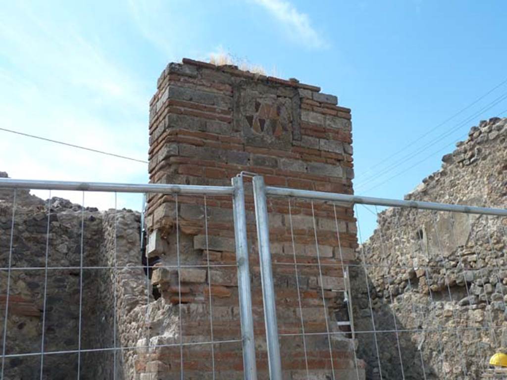 VII.2.1 Pompeii, on left. September 2015. Pilaster between the two shops, during reconstruction.

 
