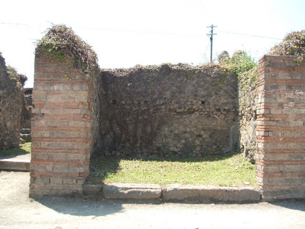 VII.2.4 Pompeii. May 2005. Entrance.