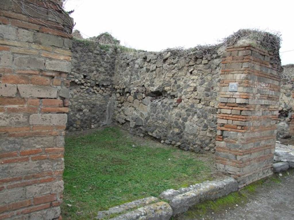 VII.2.4 Pompeii.  Shop.  December 2007.  Entrance and north wall.