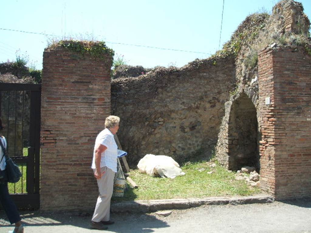 VII.2.7 Pompeii. May 2005. Entrance.