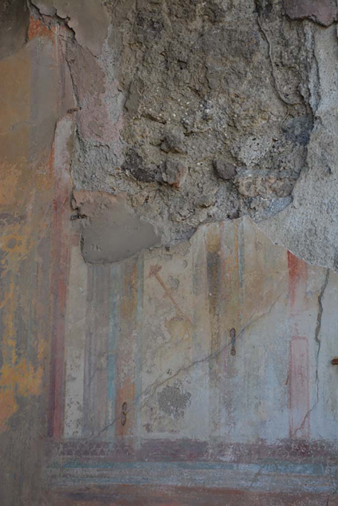 VII.2.16 Pompeii. October 2019. Exedra 17, detail from painted panel on west wall.
Foto Annette Haug, ERC Grant 681269 DCOR. 

