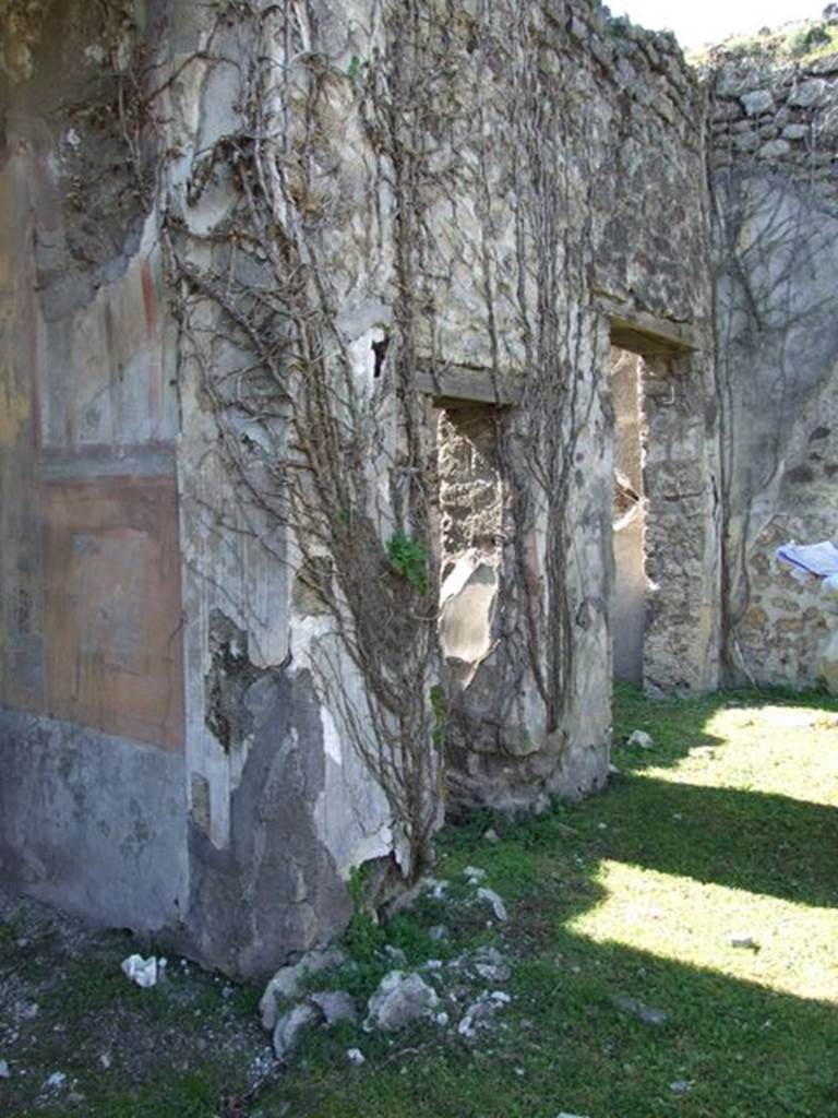 VII.2.16 Pompeii.  March 2009.  South portico, with doorways to Rooms 18 and 19.