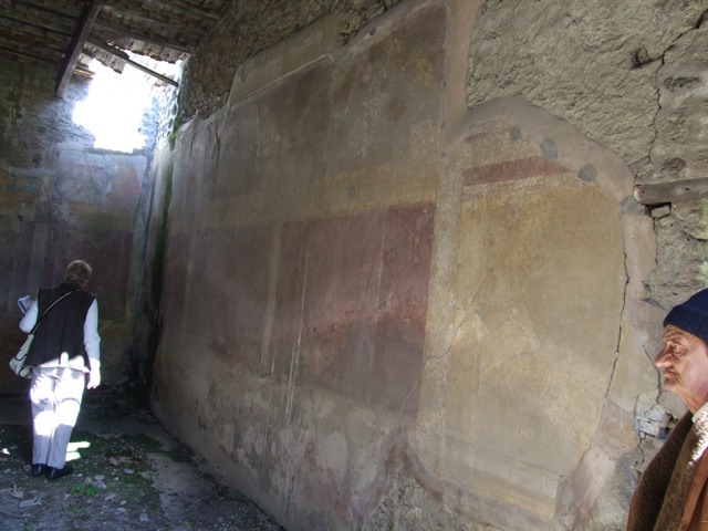 VII.2.16 Pompeii. March 2009. Room 20, north-east corner and east wall of triclinium.