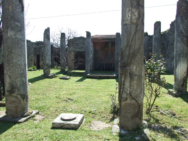 VII.2.16 Pompeii.  March 2009.  Looking south east across peristyle garden, from north portico.