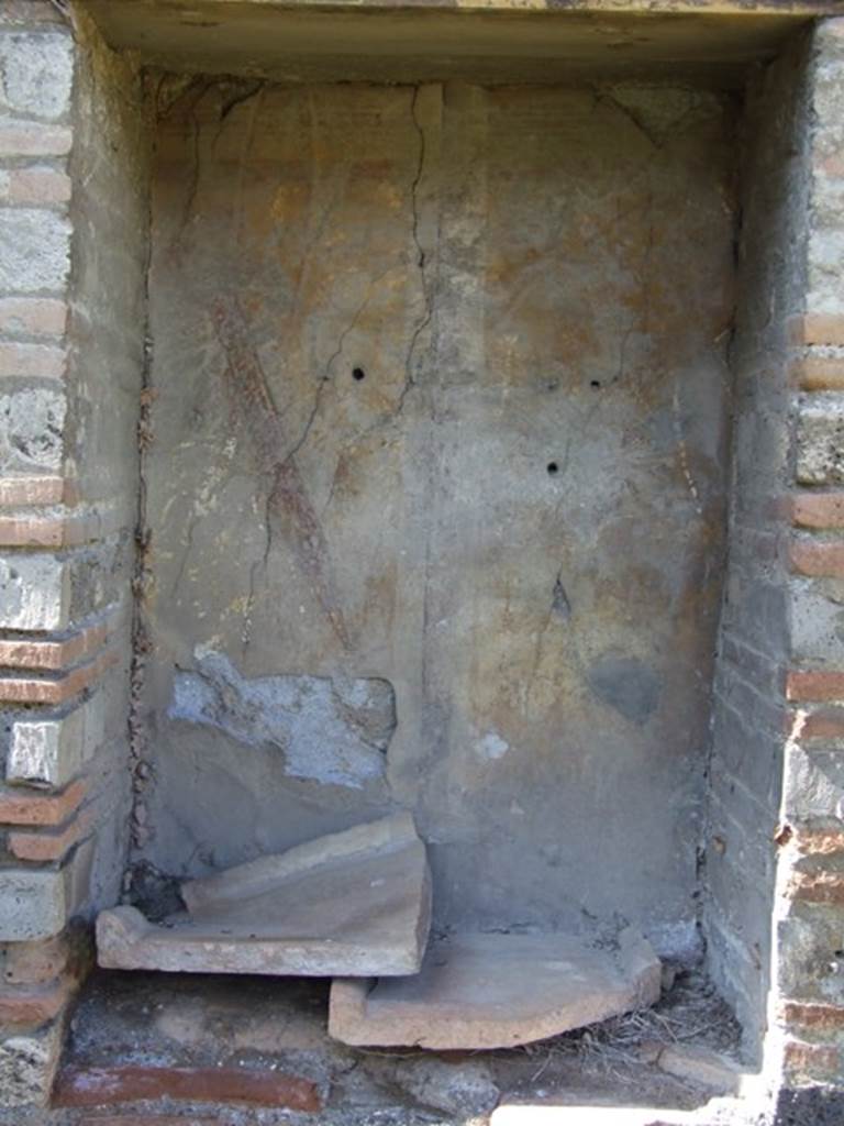 VII.2.18 Pompeii.  March 2009.  Rectangular niche of Lararium.