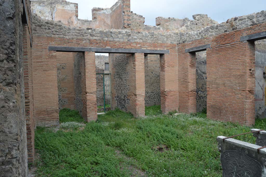 VII.2.18 Pompeii. October 2017. 
Room 2, south-west corner with doorway from room into atrium.
Foto Taylor Lauritsen, ERC Grant 681269 DÉCOR.
