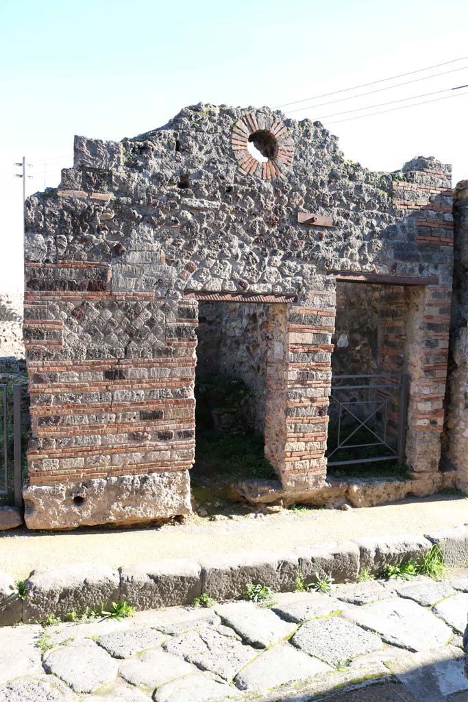 VII.2.28 Pompei, on left, with VII.2.29, on right. December 2018. 
Looking east to doorways. Photo courtesy of Aude Durand.

