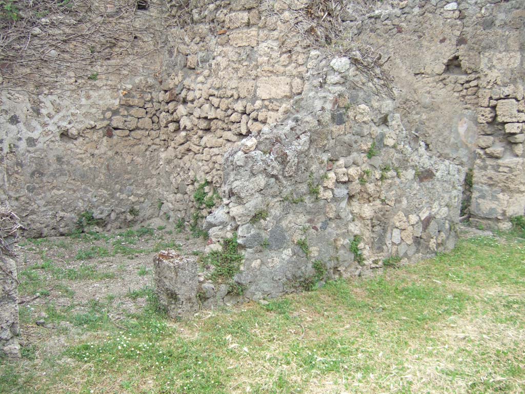 VII.2.38 Pompeii. September 2017. Looking towards doorway to tablinum, on right. Photo courtesy of Klaus Heese.