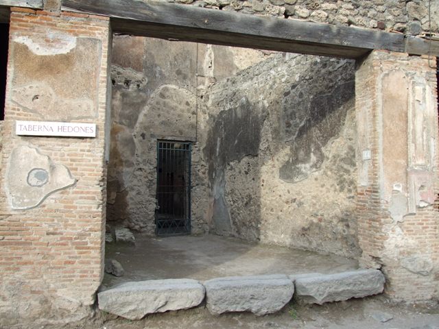 VII.2.44 Pompeii.  December 2007.  Entrance.