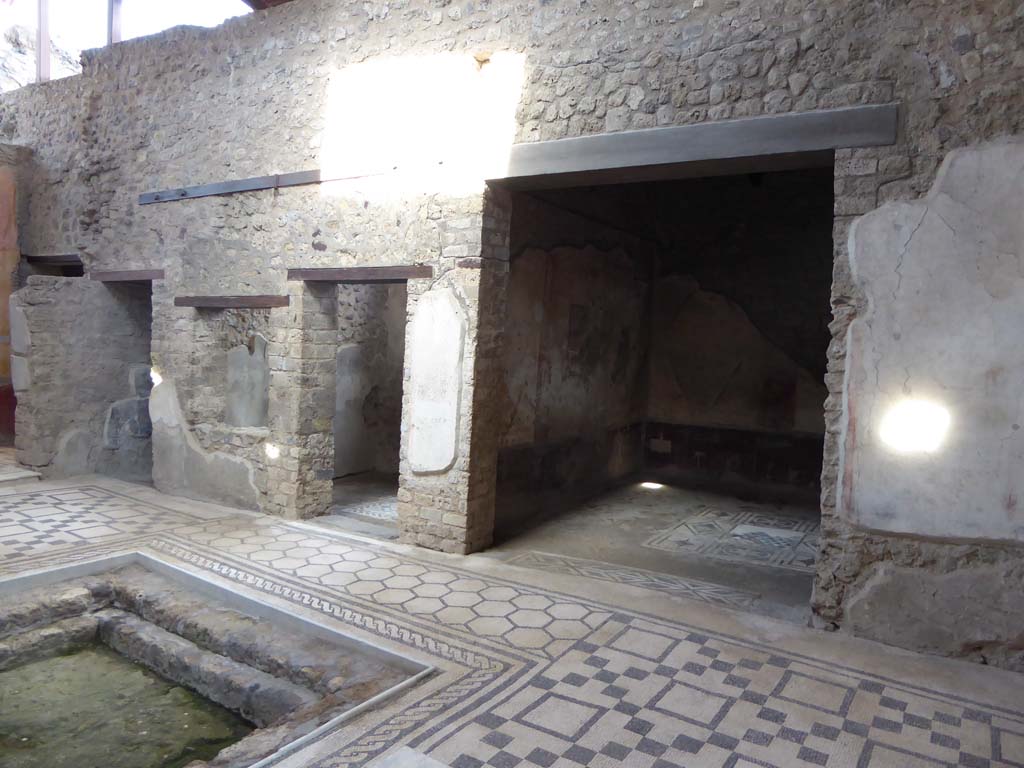 VII.2.45 Pompeii. September 2018. Looking towards doorways to rooms on east side of atrium.  
Foto Annette Haug, ERC Grant 681269 DÉCOR.
