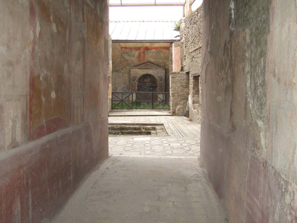 VII.2.45 Pompeii. May 2006. Looking north along entrance corridor/fauces.

