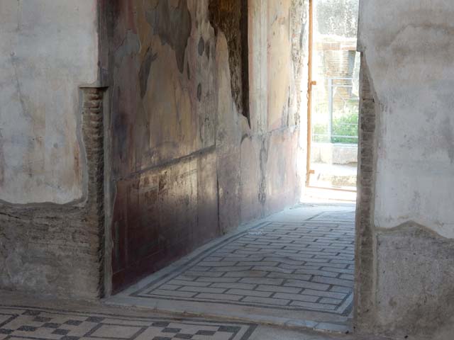 VII.2.45 Pompeii. May 2017. Vestibule. west wall.