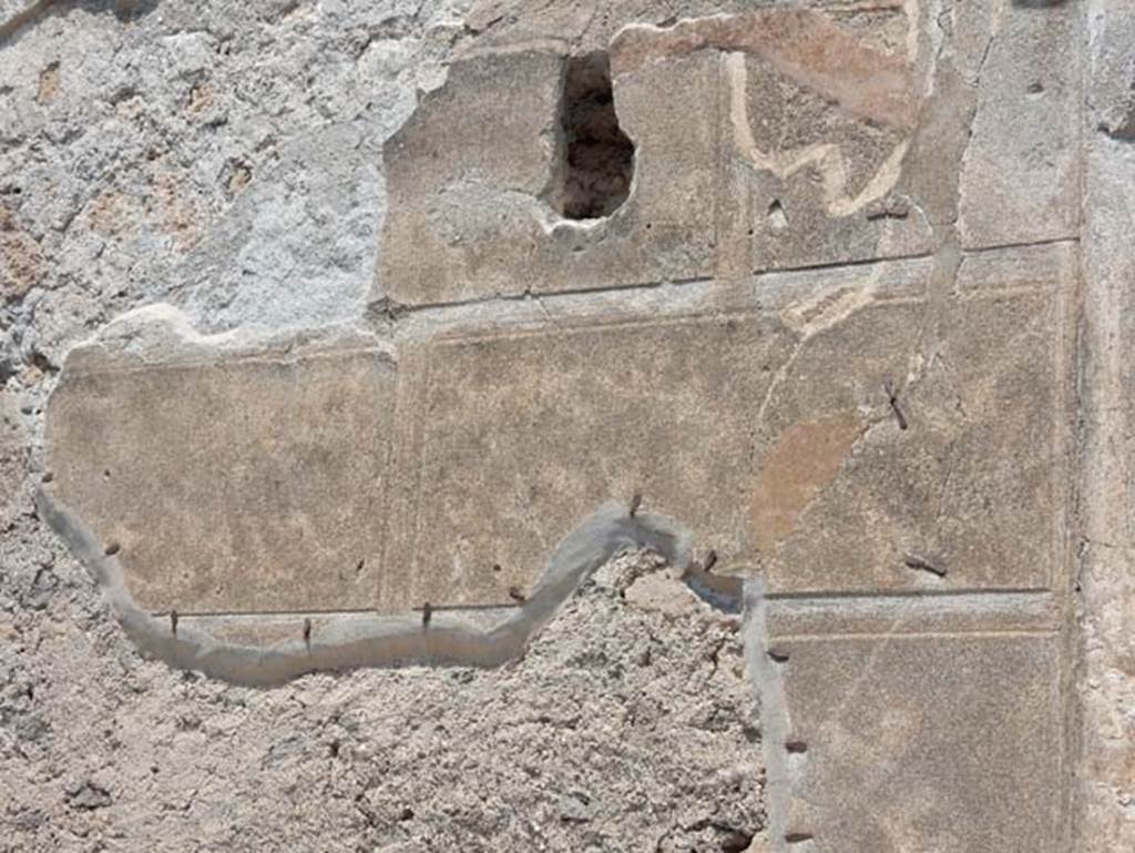 VII.2.51 Pompeii, May 2018. Detail of front façade on west side of entrance doorway. Photo courtesy of Buzz Ferebee.

