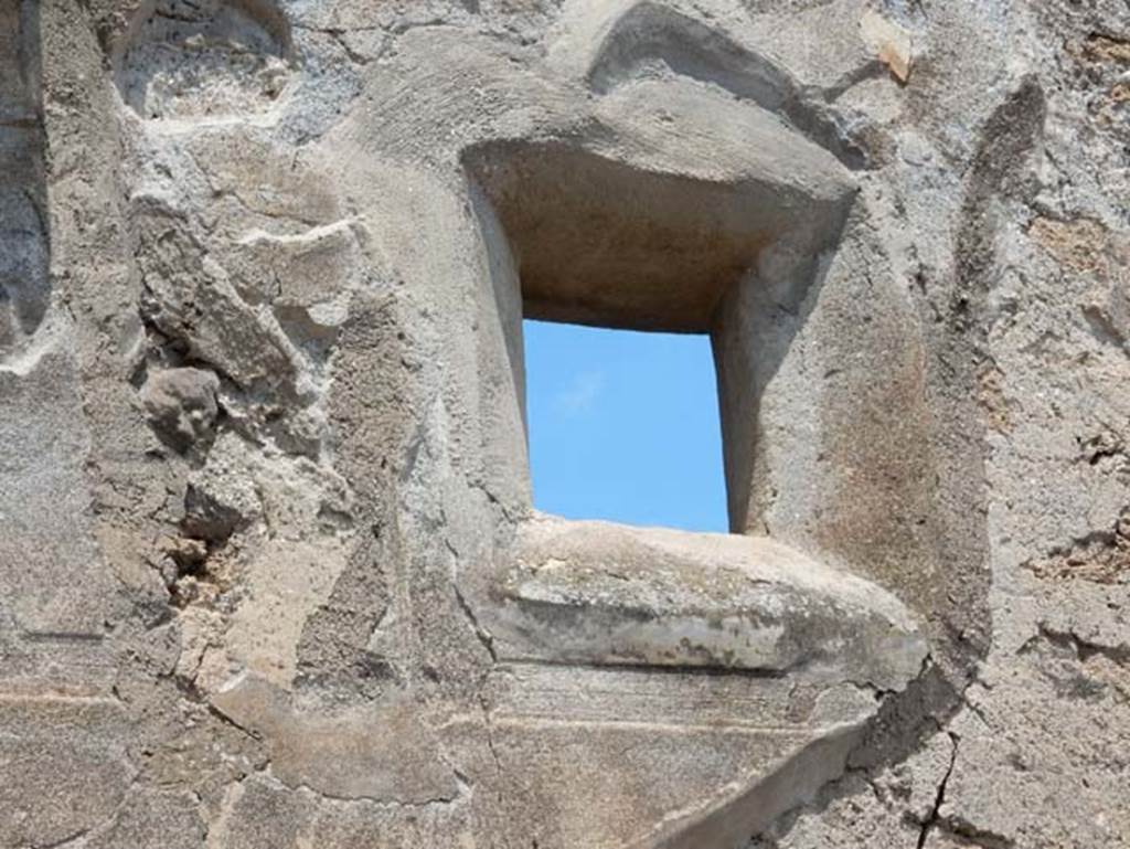 VII.2.51 Pompeii, May 2018. Detail of window on east side of entrance doorway. Photo courtesy of Buzz Ferebee.