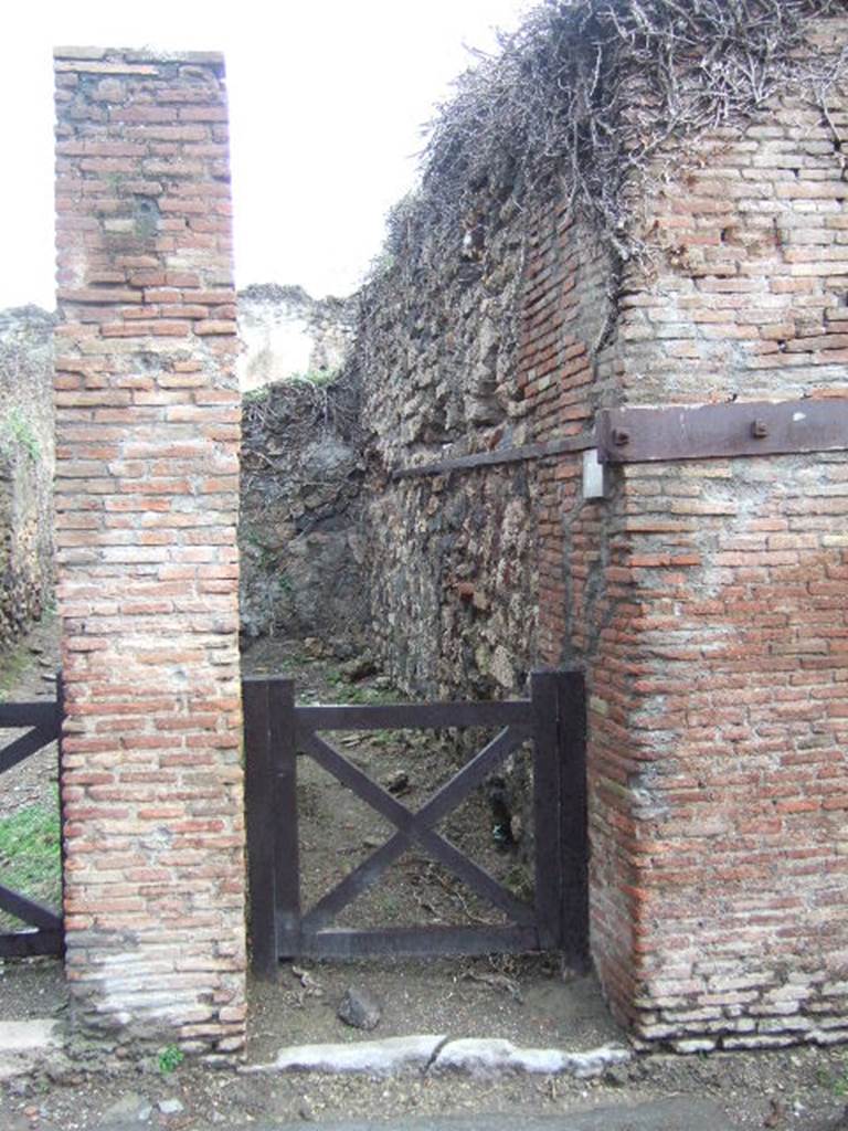 VII.2.53 Pompeii. December 2005. Entrance.