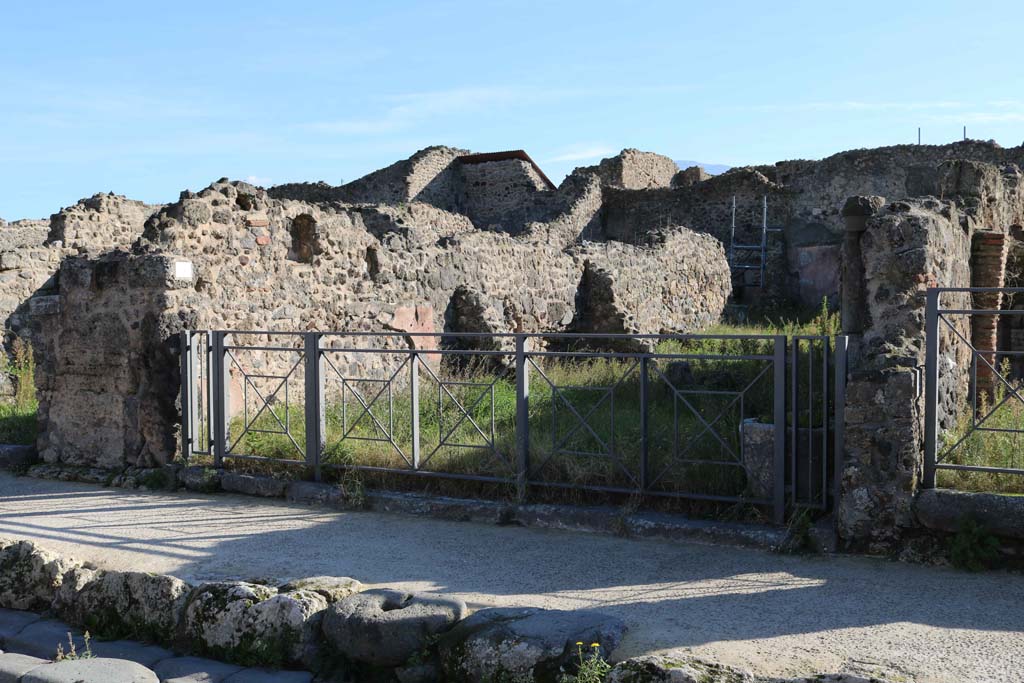 VII.3.3, Pompeii.  December 2018. Looking towards entrance doorway on south side of Via della Fortuna. Photo courtesy of Aude Durand.