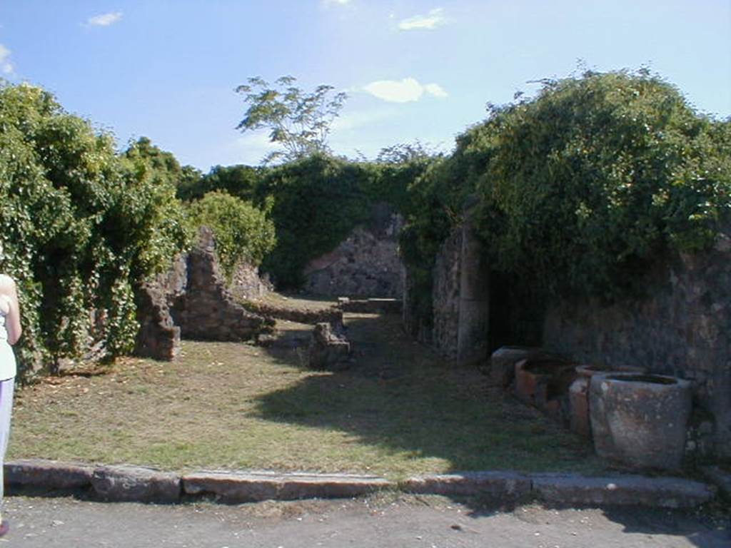 VII.3.3 Pompeii. September 2004. Entrance, looking south.

 
