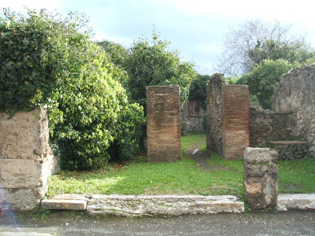 VII.3.12, Pompeii. December 2018. East wall with niche. Photo courtesy of Aude Durand.