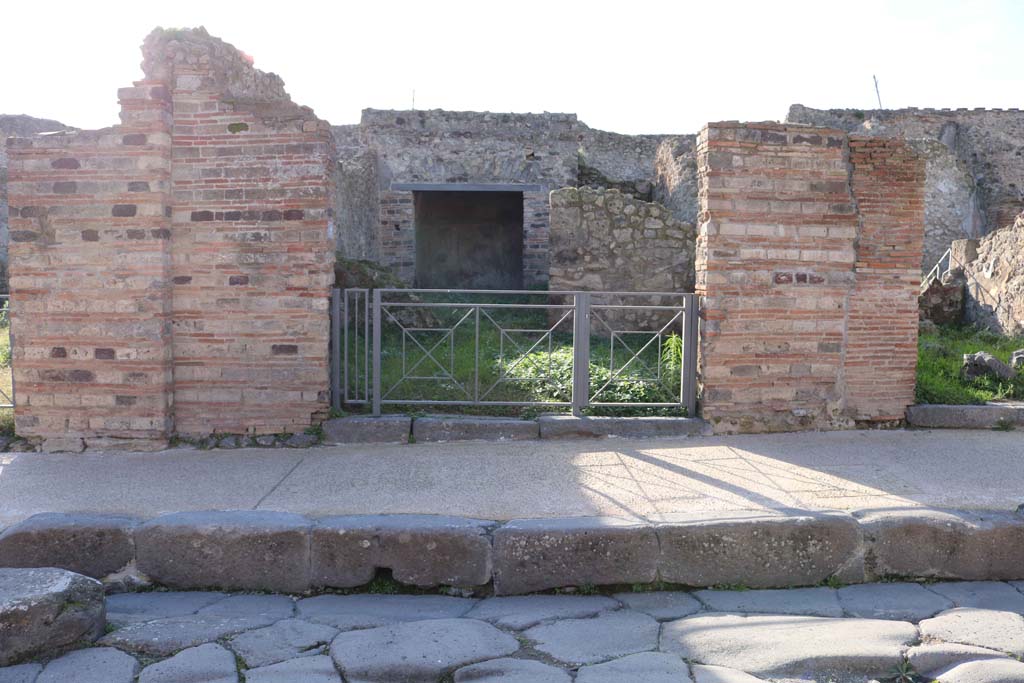 VII.3.21, Pompeii. December 2018. Looking west to entrance doorway. Photo courtesy of Aude Durand.
