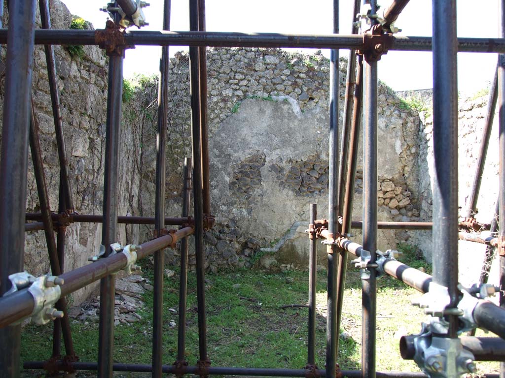 VII.3.30 Pompeii.  March 2009.  Doorway to Room 2, Kitchen and Latrine. 