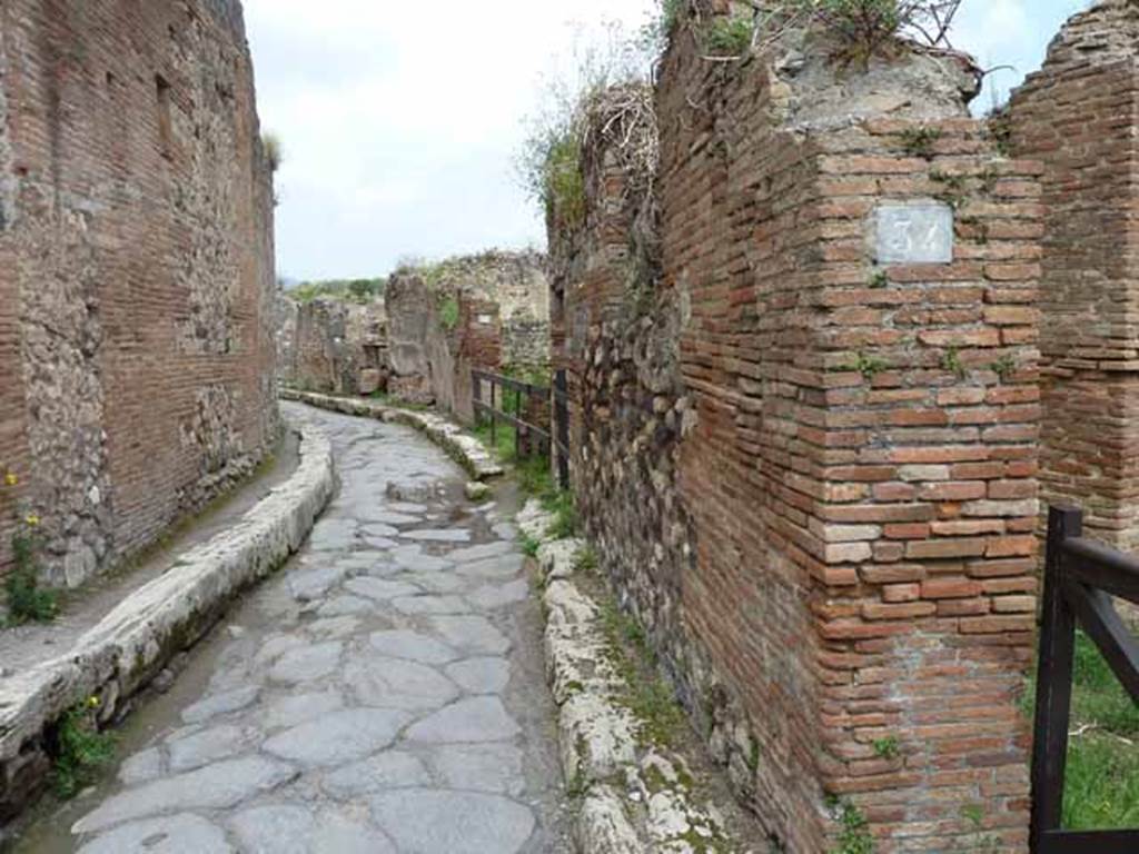 VII.3.34 Pompeii. May 2010. Vicolo Storto looking north from north side of entrance, on right.