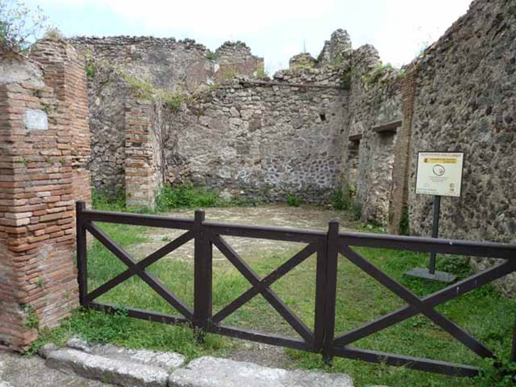 VII.3.34 Pompeii. May 2010. Entrance, looking east across workshop to entrance at VII.3.33.