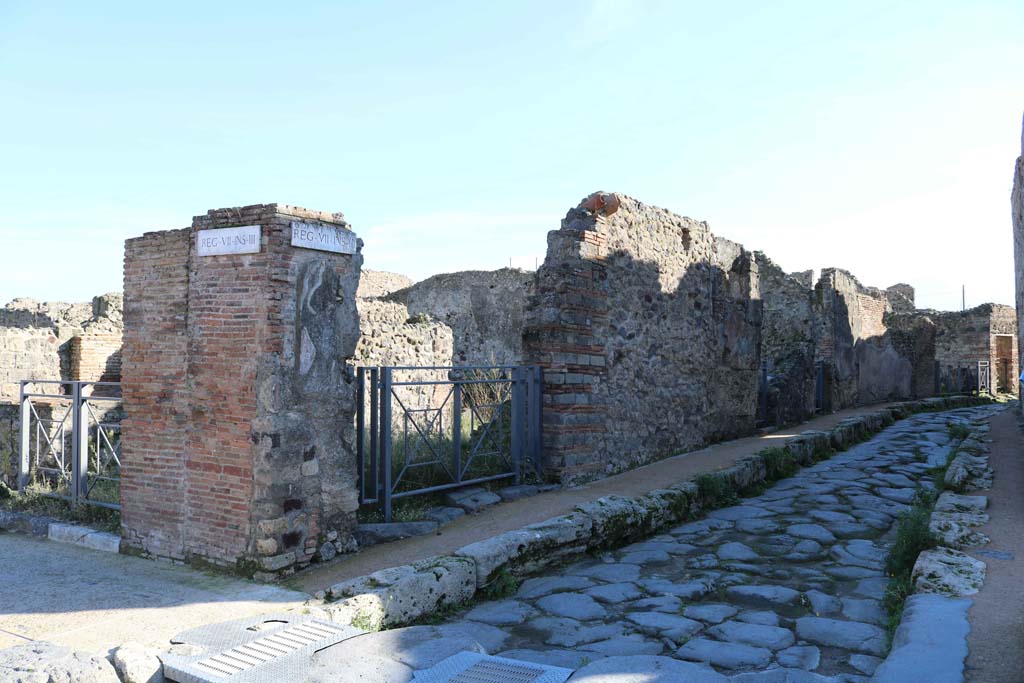 VII.3.40 Pompeii, left of centre, on east side of Vicolo Storto. December 2018. 
Looking south from Via della Fortuna, with VII.3.1, on left. Photo courtesy of Aude Durand.
