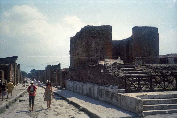VII.4.1 Pompeii. July 2011. Looking east along Via della Fortuna showing the Temple on the right. Photo courtesy of Rick Bauer.