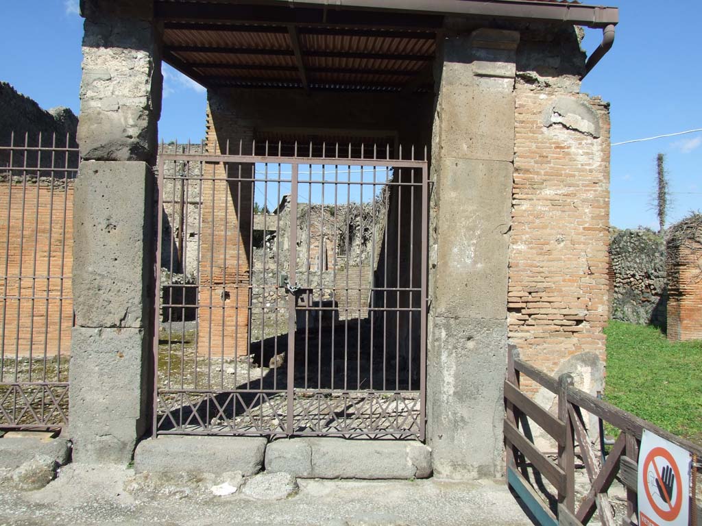 VII.4.25 Pompeii. March 2009.  Entrance.
