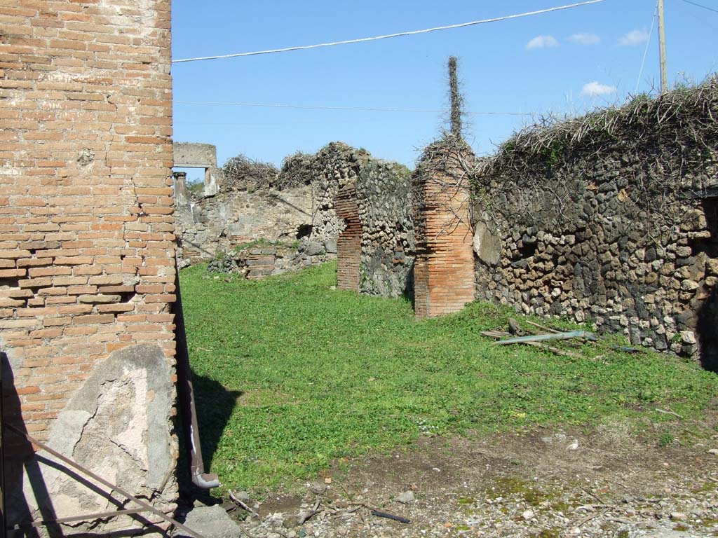 VII.4.26 Pompeii. March 2009.  Shop entrance on Via degli Augustali.