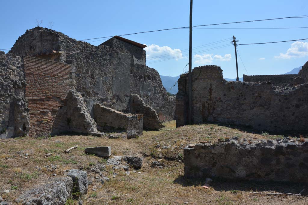 VII.4.29 Pompeii. December 2018. Looking east from rear boundary. Photo courtesy of Aude Durand.