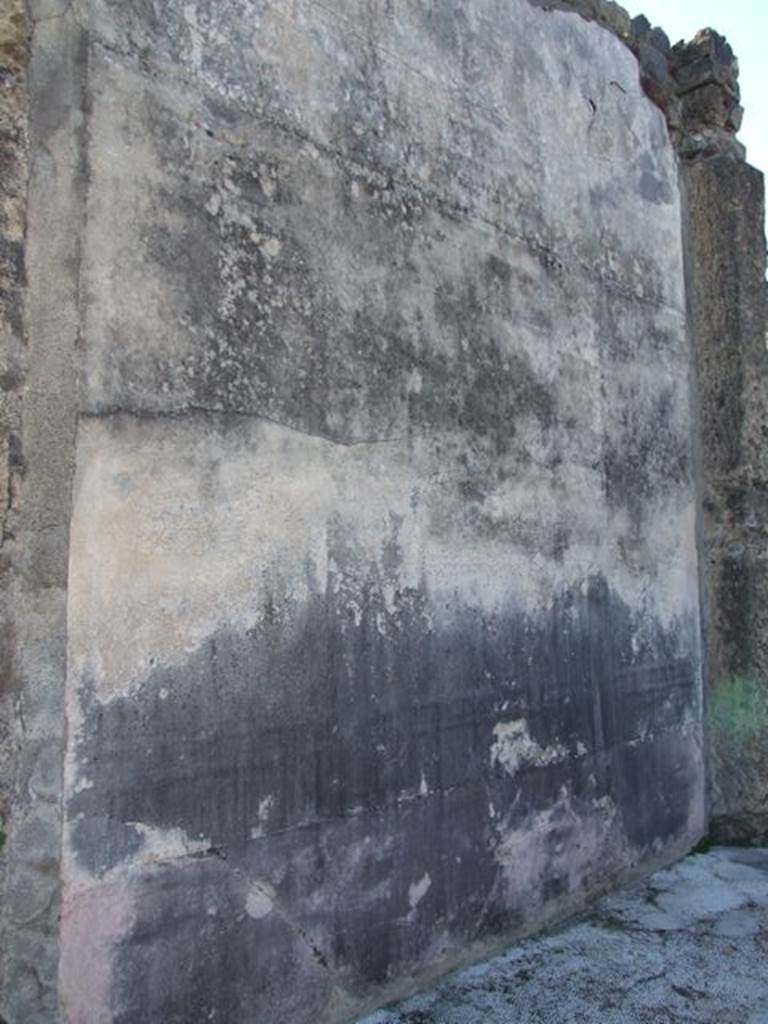 VII.4.31 Pompeii.  March 2009.  Room 23.  Exedra, West wall.